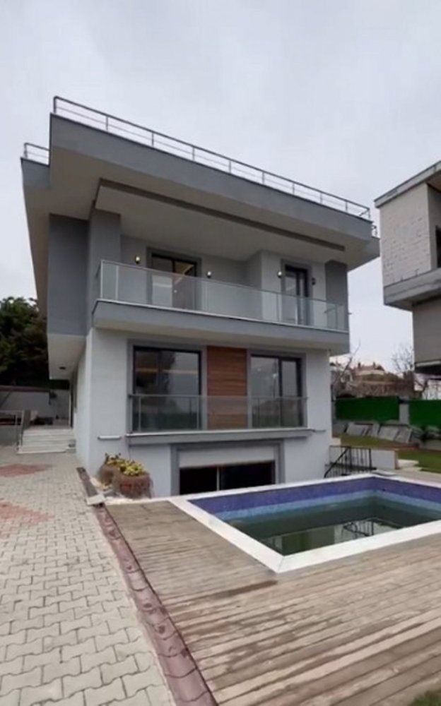 Villa 4+3 in Istanbul, Turkey No. 24875