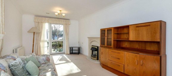 1 bedroom Apartment in Redhill, United Kingdom No. 12302 2