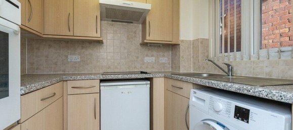 1 bedroom Apartment in Redhill, United Kingdom No. 12302 13