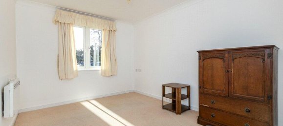 1 bedroom Apartment in Redhill, United Kingdom No. 12302 14