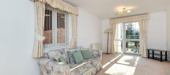 1 bedroom Apartment in Redhill, United Kingdom No. 12302 3