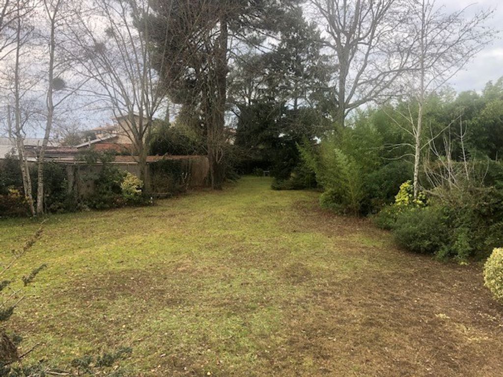 570m² Land in Bordeaux, France No. 219071