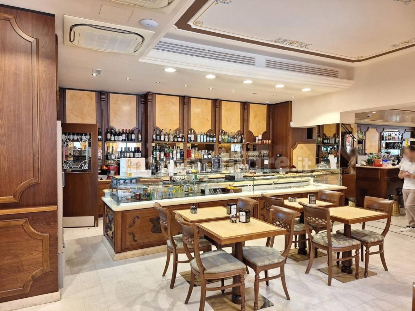 267m² Commercial property in Ravenna, Italy No. 317014