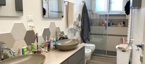 Квартира с 2 спальнями в Генуя, Италия № 353043 17