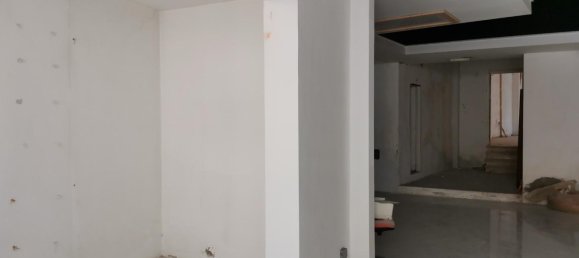 2 rooms Commercial property in Poggibonsi, Italy No. 99146 5