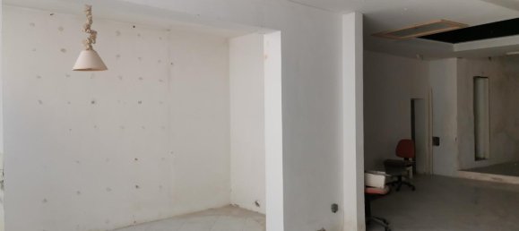 2 rooms Commercial property in Poggibonsi, Italy No. 99146 4