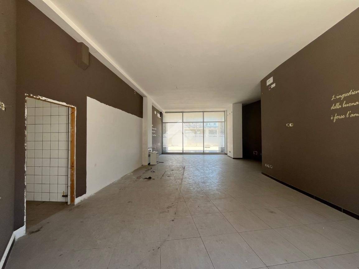 Коммерческая недвижимость с 2 комнатами в Козенца, Италия № 41592