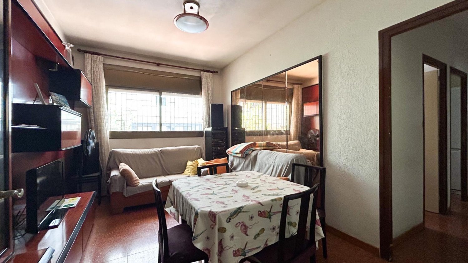 Apartamento de 4 dormitorios en Eixample, Spain No. 86129