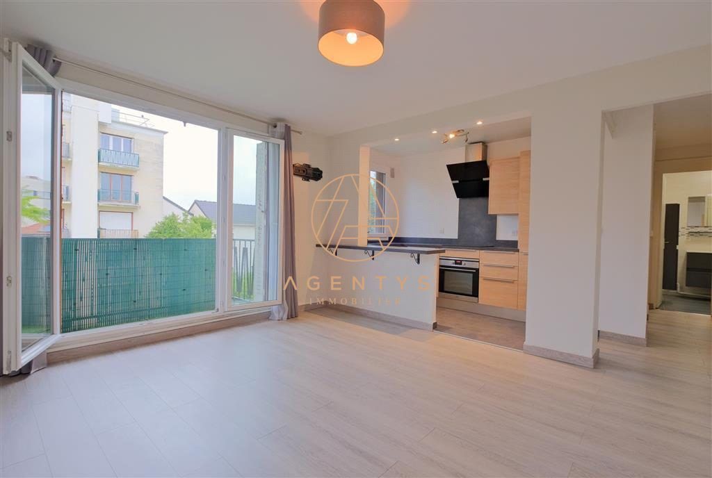 2 rooms Apartment in Saint-Maur-des-Fosses, France No. 144941