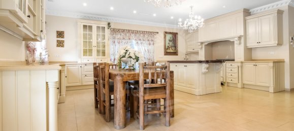 6 bedrooms Villa in Cadiz, Spain No. 84807 3