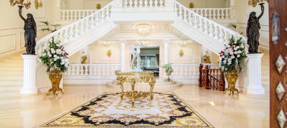 6 bedrooms Villa in Cadiz, Spain No. 84807 2