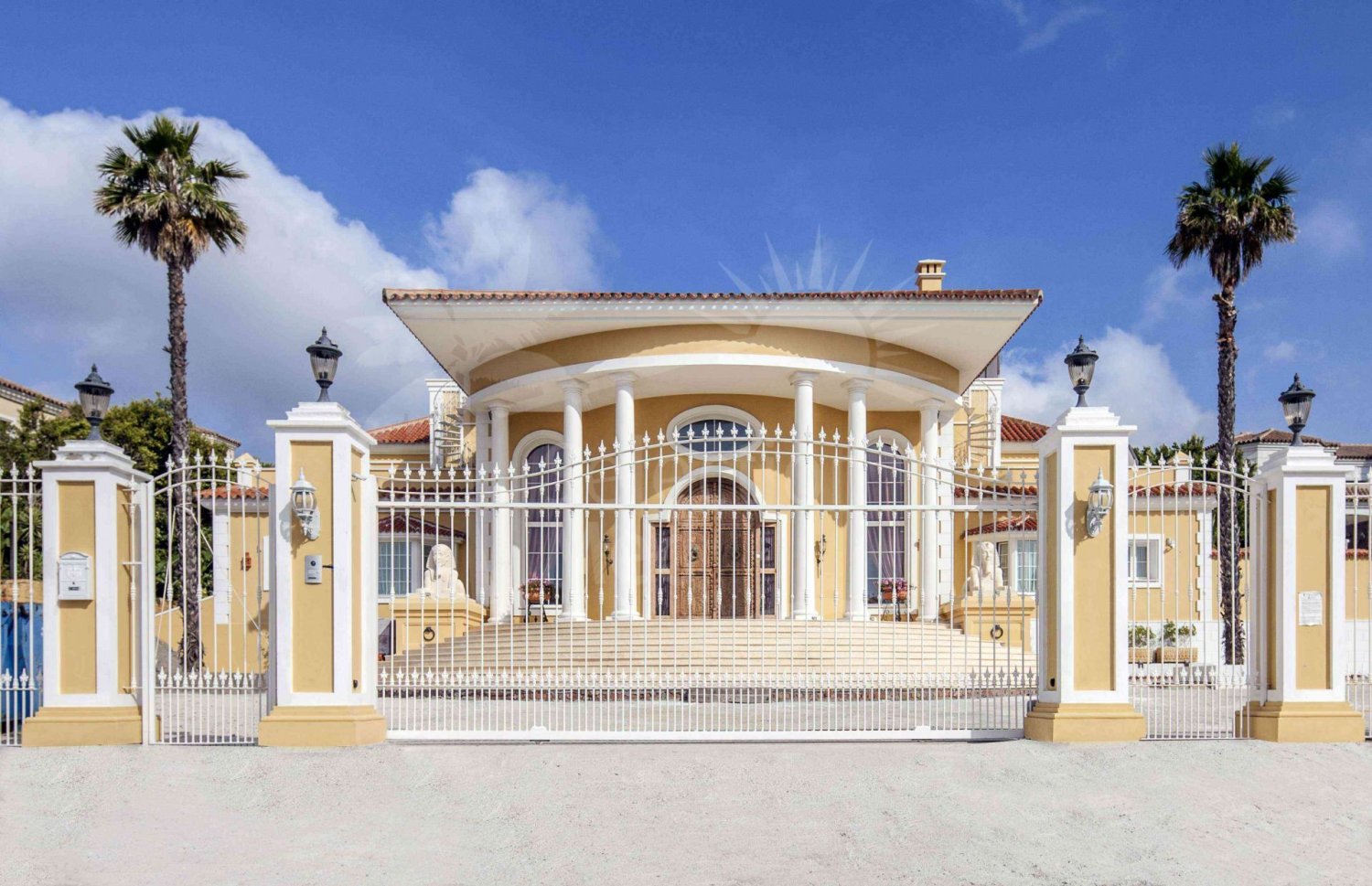 6 bedrooms Villa in Cadiz, Spain No. 84807