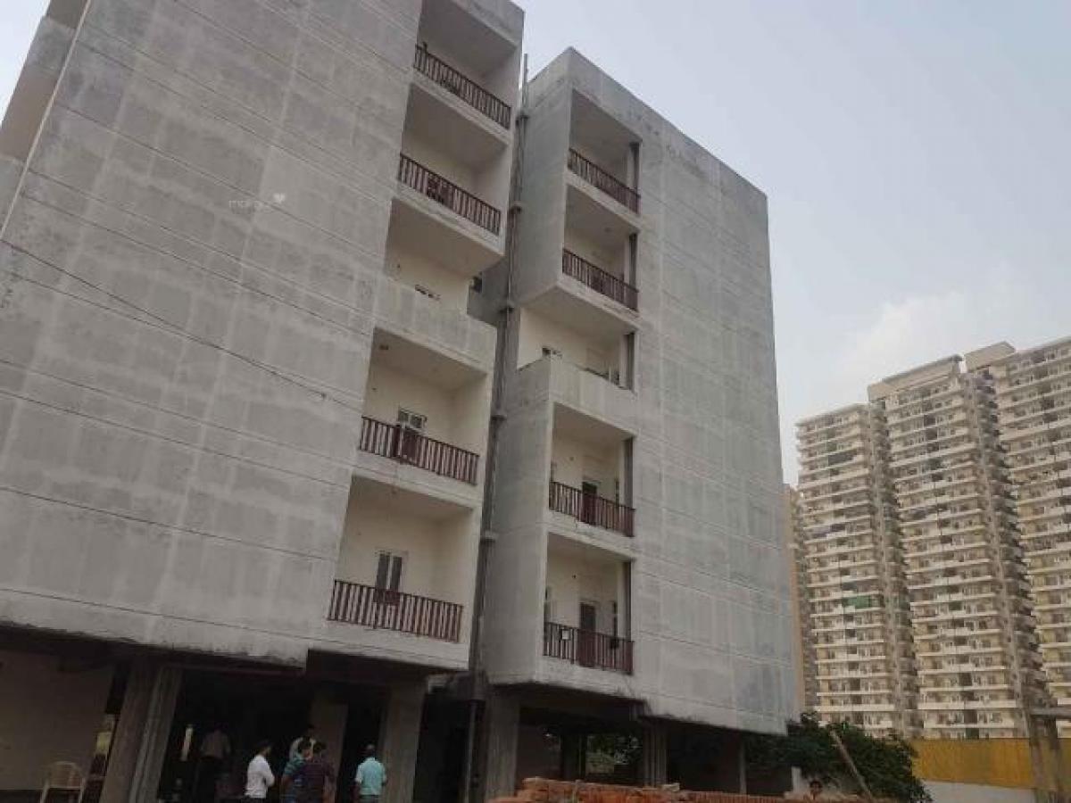 Дом с 3 спальнями в Нойда, Индия № 65325