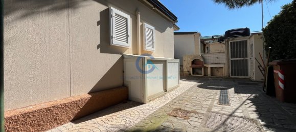3 rooms Villa in Borgia, Italy No. 50048 17