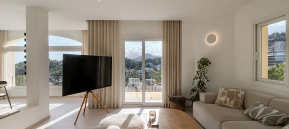 3 bedrooms Penthouse in Benahavis, Spain No. 186042 3