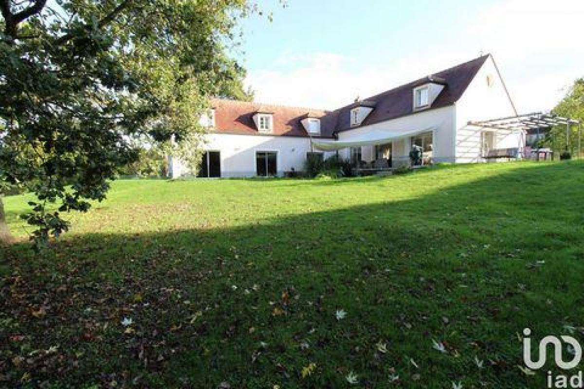 5 bedrooms House in Fontainebleau, France No. 27733