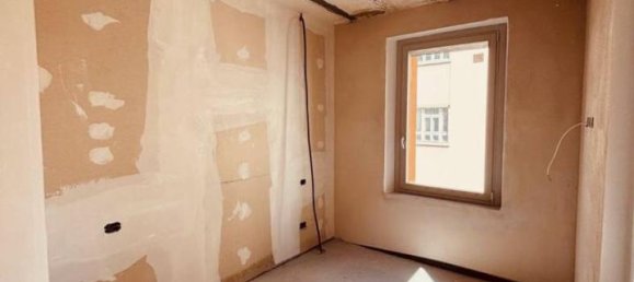 3 rooms Apartment in Parma, Italy No. 23555 12