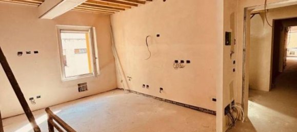 3 rooms Apartment in Parma, Italy No. 23555 7