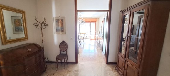 Apartamento de 4 dormitorios en Udine, Italy No. 376814 2