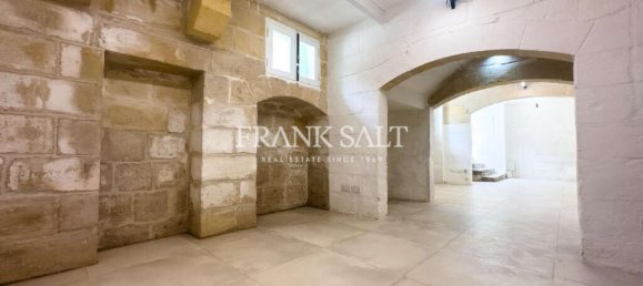 100m² Office in Valletta, Malta No. 12500 3