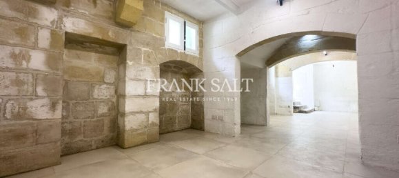 100m² Office in Valletta, Malta No. 12500 7