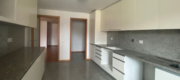 3 bedrooms Apartment in Matosinhos, Portugal No. 32259 4