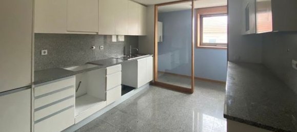 3 bedrooms Apartment in Matosinhos, Portugal No. 32259 3