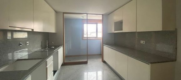 3 bedrooms Apartment in Matosinhos, Portugal No. 32259 5