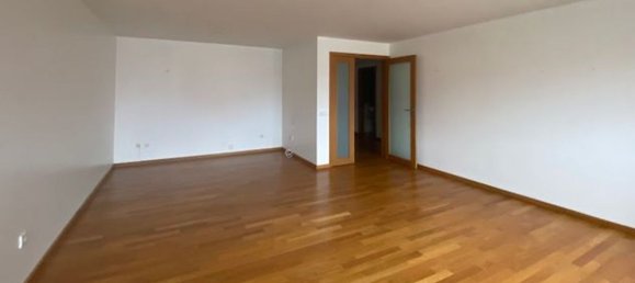 3 bedrooms Apartment in Matosinhos, Portugal No. 32259 2