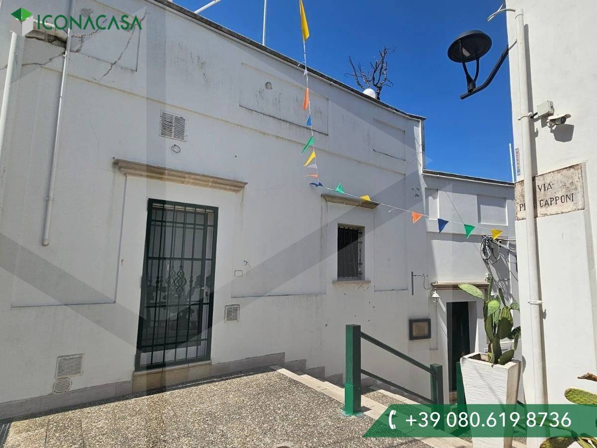 Casa de 5 dormitorios en Crispiano, Italy No. 27674