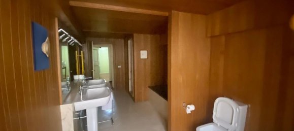 4 bedrooms Apartment in Siena, Italy No. 227834 8