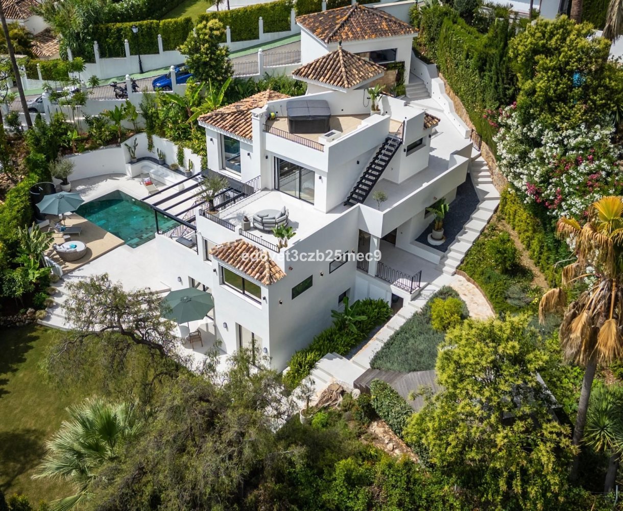 5 bedrooms Villa in Marbella, Spain No. 146394