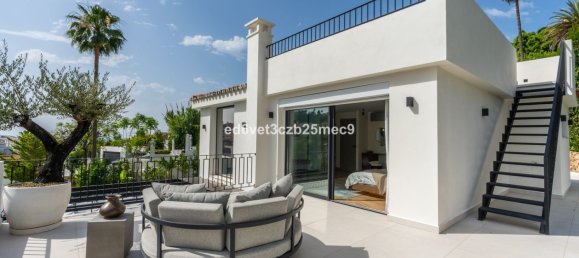 5 bedrooms Villa in Marbella, Spain No. 146394 16