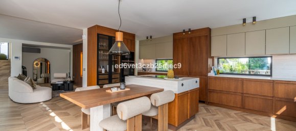 5 bedrooms Villa in Marbella, Spain No. 146394 3