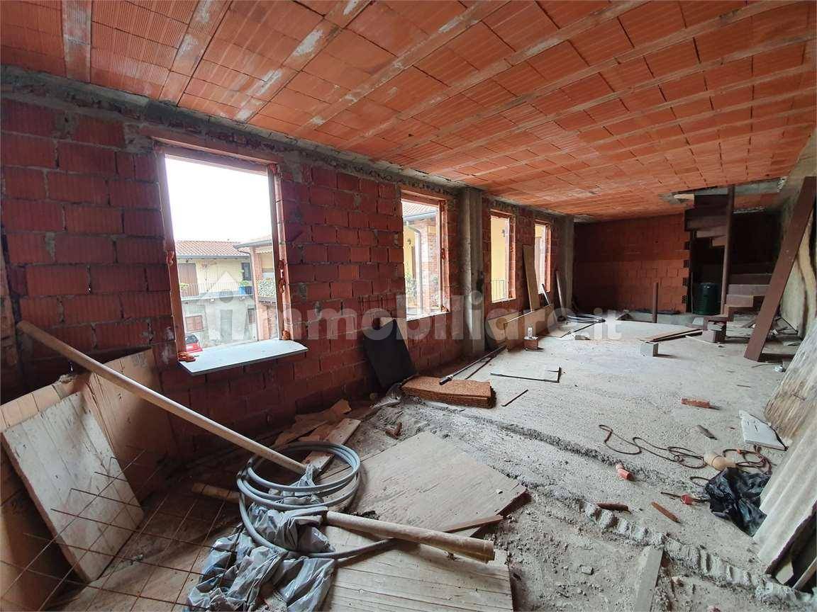 Дом с 4 комнатами в Аппьяно Джентиле, Италия № 167518