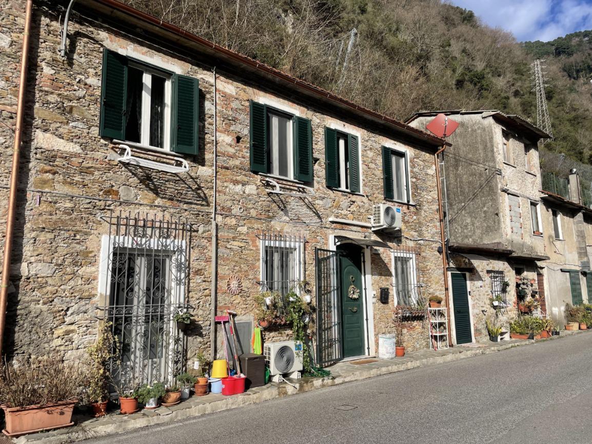 Дом с 5 комнатами в Масса, Италия № 7608