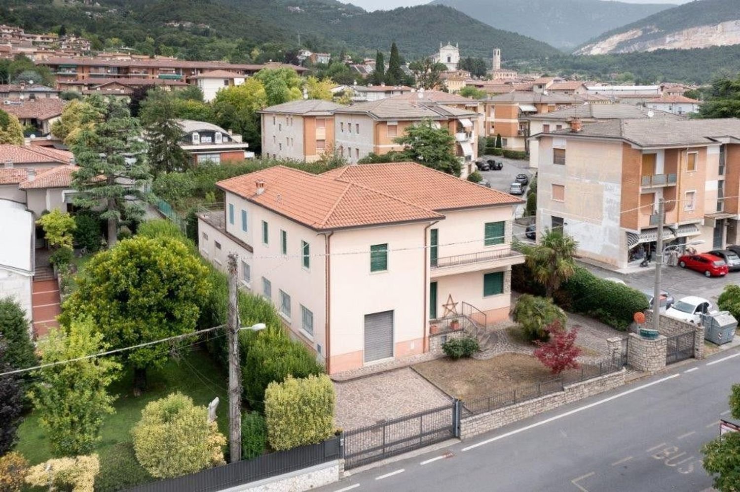 Вилла с 5 спальнями в Боттичино, Италия № 390648