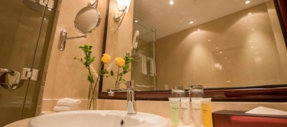 بناية في دبي, UAE 9290متر مربع رقم 8945 5