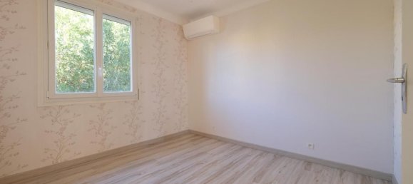 Casa de 3 dormitorios en Saint-Esteve, France No. 191383 8