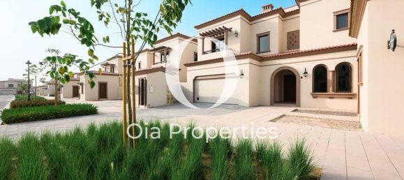 5 bedrooms Villa in Abu Dhabi, UAE No. 104530 4