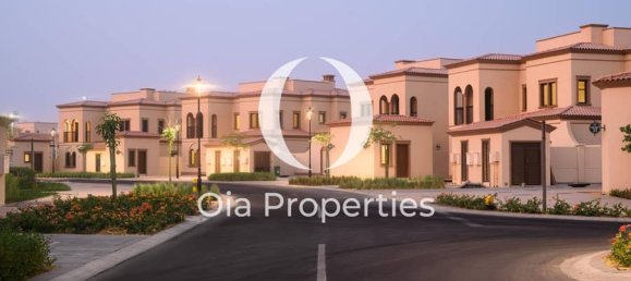 5 bedrooms Villa in Abu Dhabi, UAE No. 104530 2