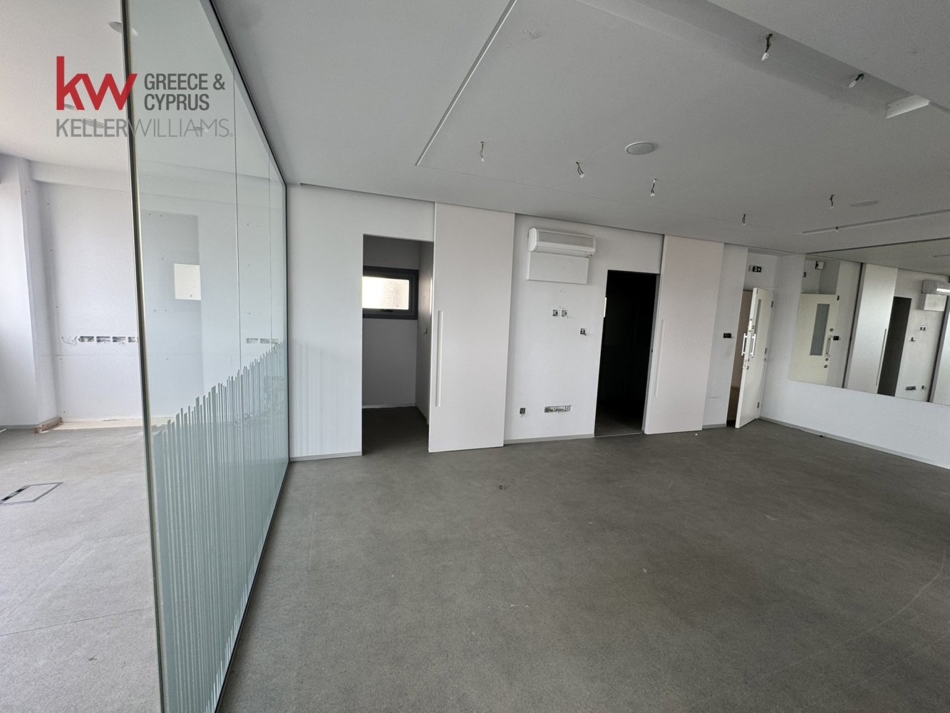 Офис с 5 комнатами в Ларнака, Кипр № 173627