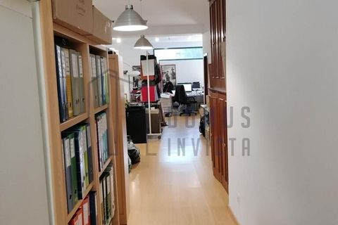 97m² Building in Porto, Portugal No. 272970