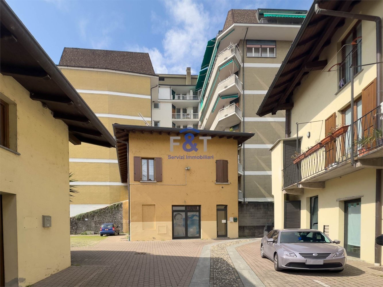 2 bedrooms Commercial property in Sesto Calende, Italy No. 314147