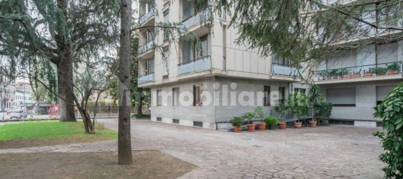 Квартира с 2 спальнями в Монца, Италия № 350890 4