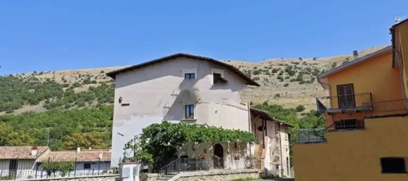 3 rooms House in Lucoli, Italy No. 111450 9