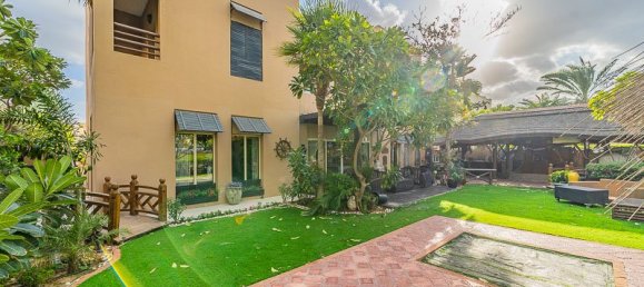 6 bedrooms Villa in Meadows, UAE No. 4265 11