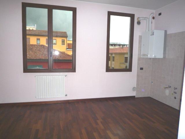 3 rooms Apartment in Padua, Italy No. 229406