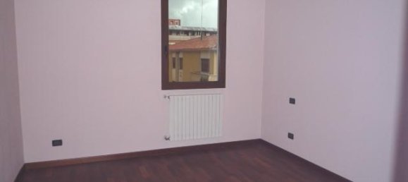 3 rooms Apartment in Padua, Italy No. 229406 2