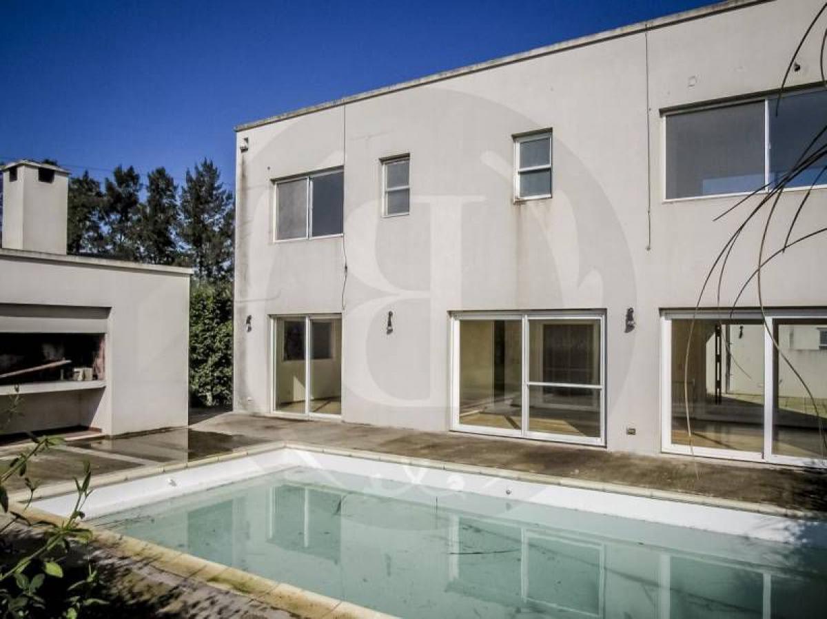 Casa de 3 dormitorios en Tigre, Argentina No. 72740